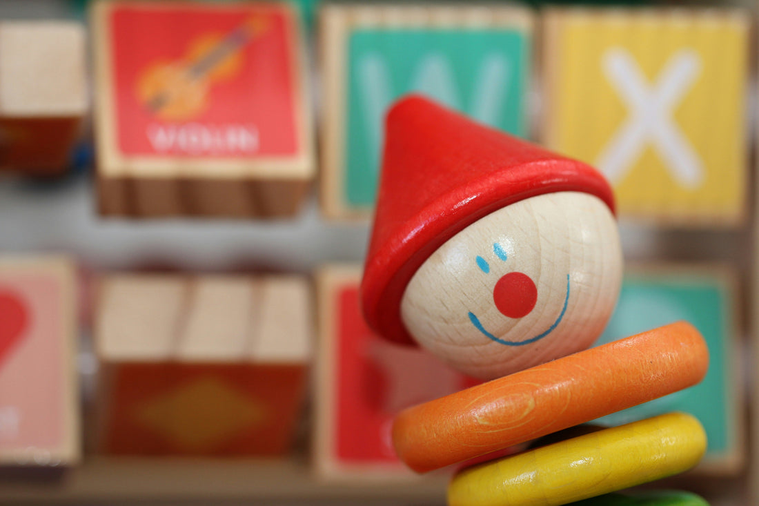 Montessori 0-12 mois : par où commencer (sans tout racheter)